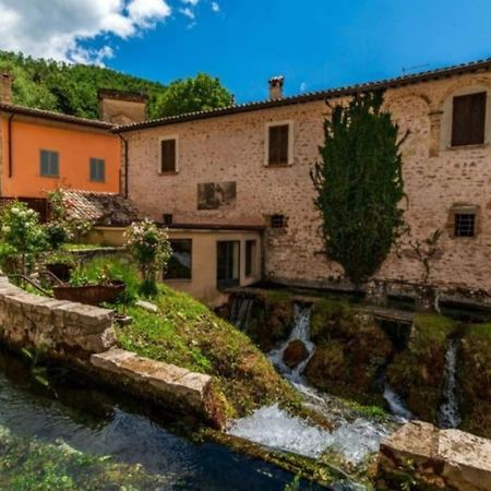 Casa Vacanze Fonte Del Menotre Foligno Bagian luar foto