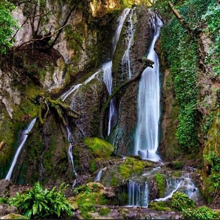 Casa Vacanze Fonte Del Menotre Foligno Bagian luar foto