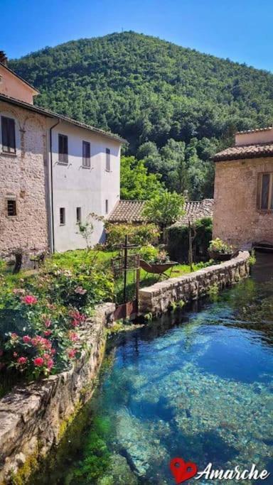 Casa Vacanze Fonte Del Menotre Foligno Bagian luar foto